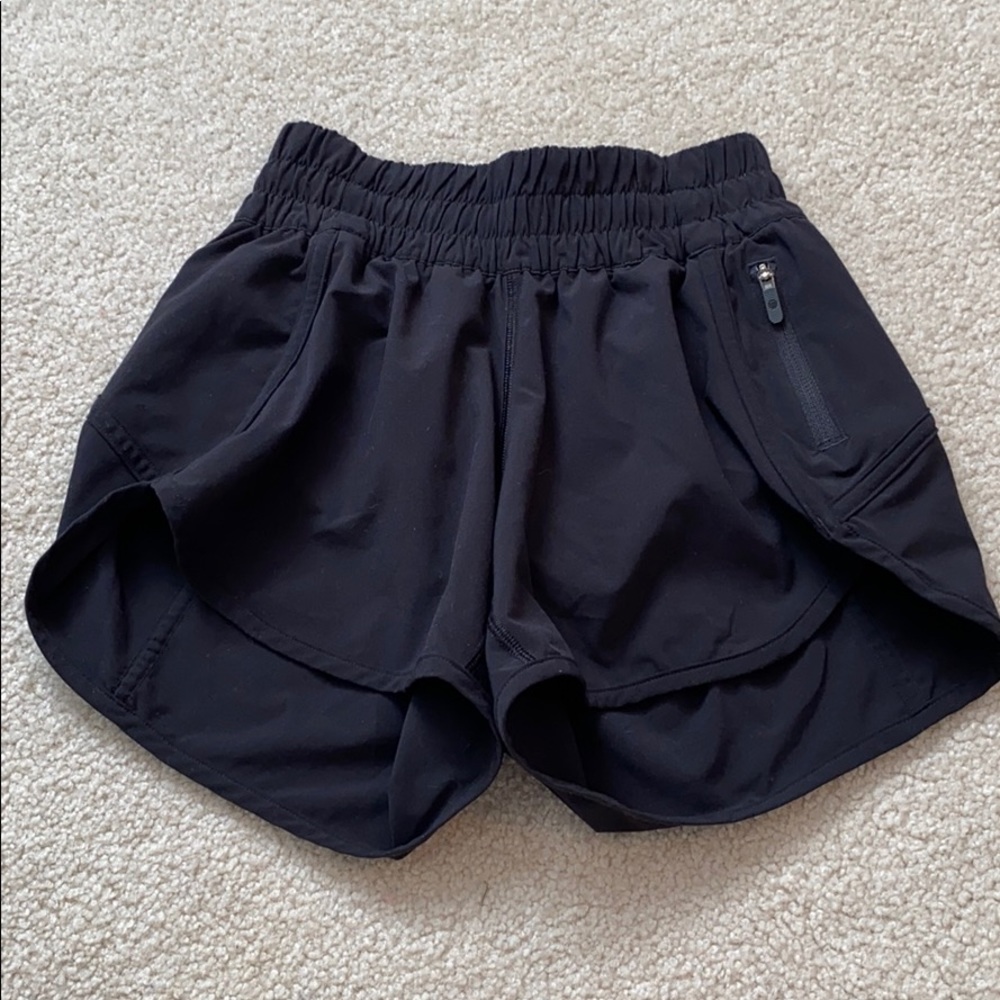 Black Lululemon Tracker Short 4”